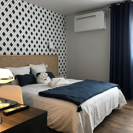 Hotel Le Glacier ヴィルヌーヴ・シュル・ロット エクステリア 写真