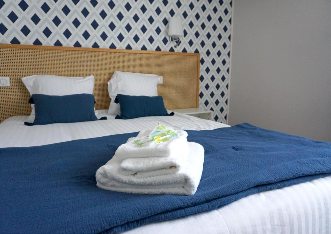 Hotel Le Glacier ヴィルヌーヴ・シュル・ロット エクステリア 写真